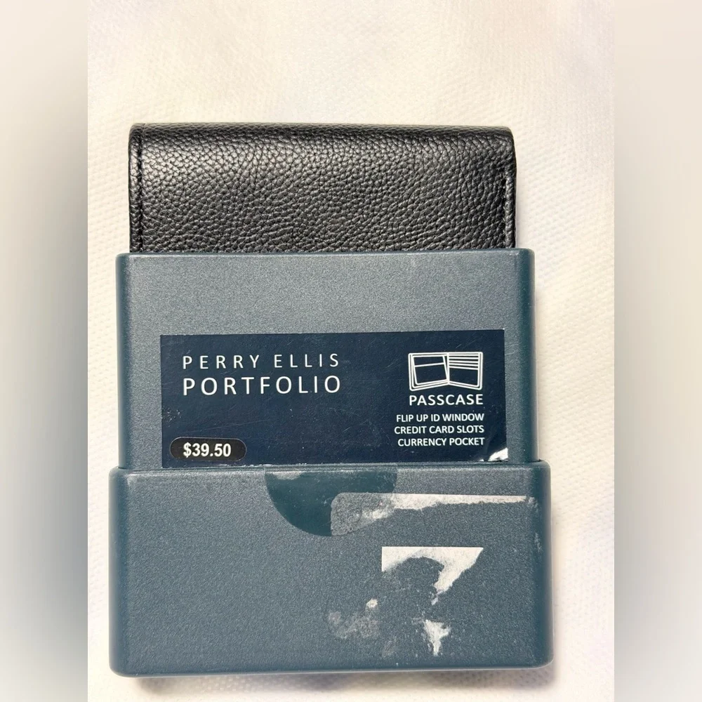 Perry Ellis Black wallet - Picture 2 of 5